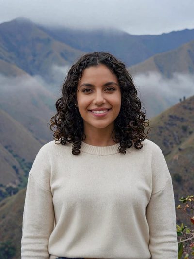 María José, 27, Venezuelan woman from Mérida with curly hair on Andes mountain viewpoint - Latin 312 Dating profile