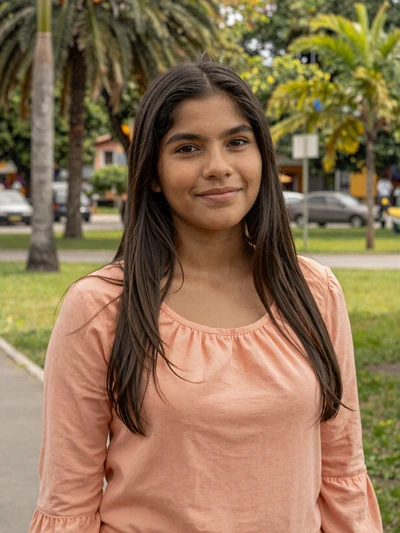 Karla, 25, Salvadoran woman from San Salvador with dark brown hair in a sunny park - Latin 312 Dating verified profile