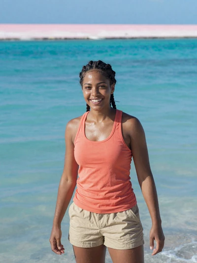 Roshelle, 24, Bonairean single by turquoise ocean with salt flats in distance - Latin 312 Dating verified profile