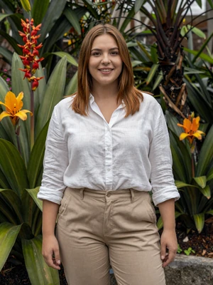 Juliana, 29, Colombian single from Bucaramanga in white linen shirt at botanical garden - verified Latin 312 profile