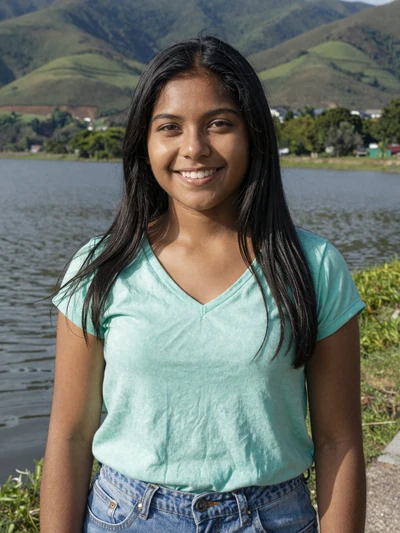 Katherine, 25, Salvadoran single from Metapán in mint blouse near a lake with green hills - verified dating profile