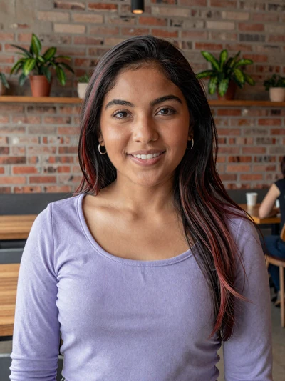 Rosa, 26, Nicaraguan woman from Managua in lavender top at a modern cafe - Latin 312 Dating verified profile